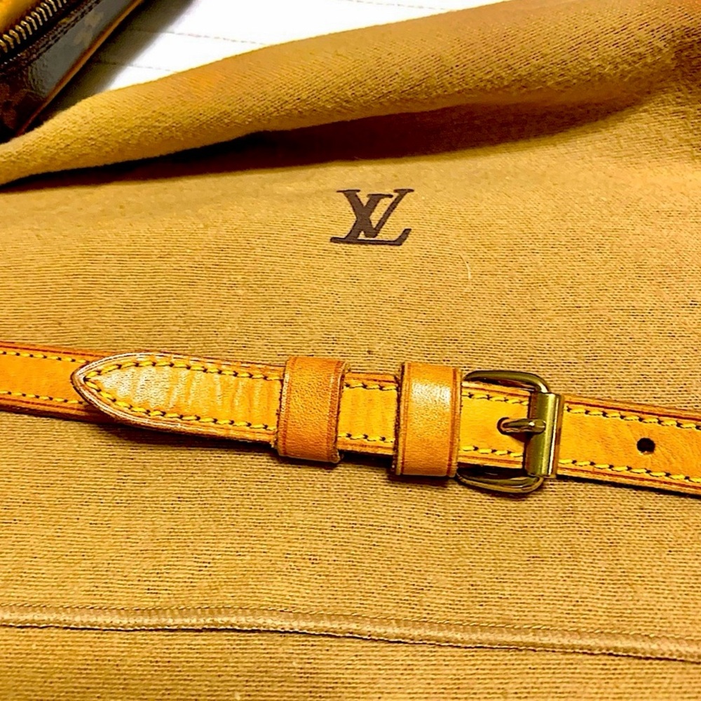 Authentic Louis Vuitton Tracadero 27 Monogram - Picture 12 of 13